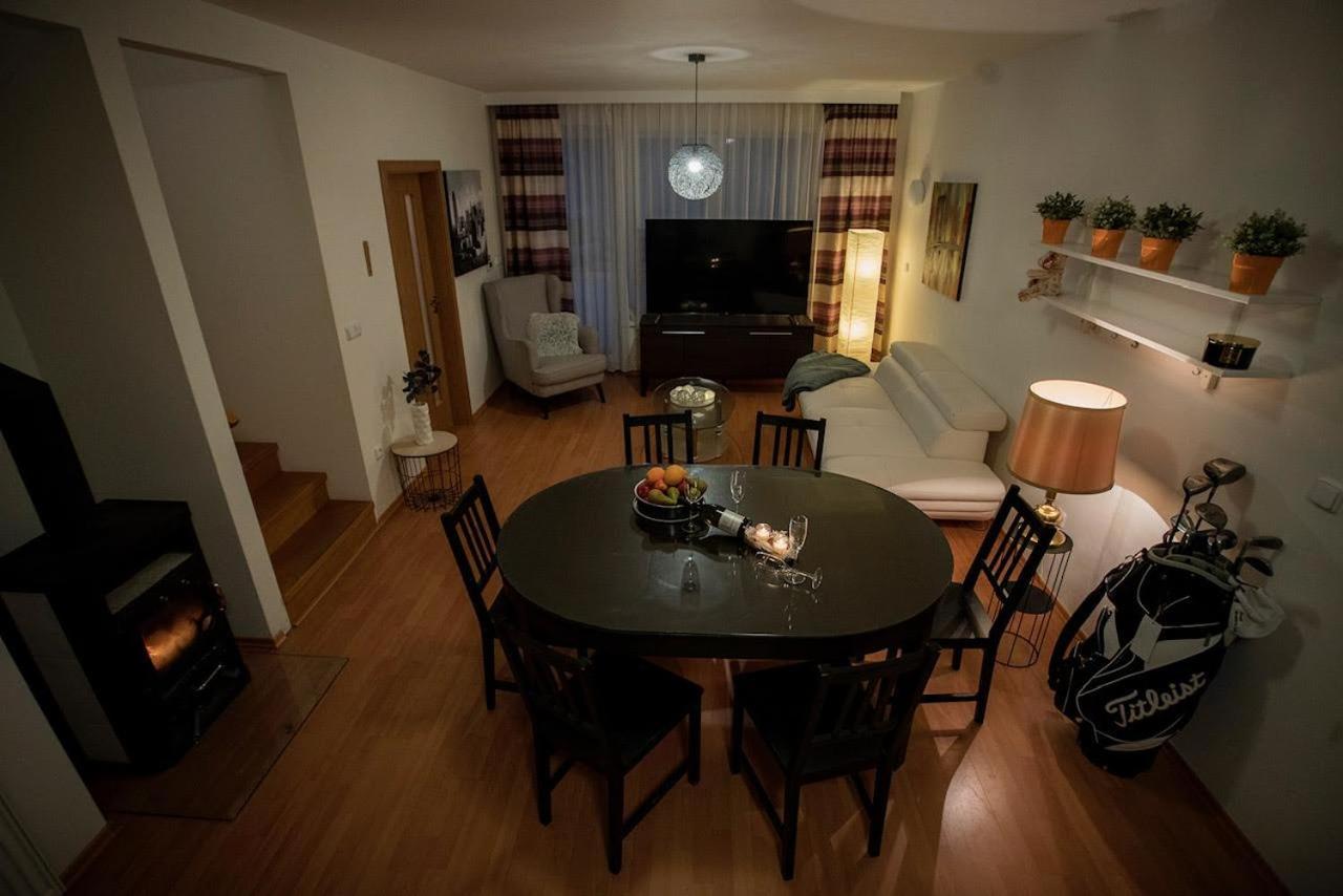 Hausfrymburk Villa Kültér fotó